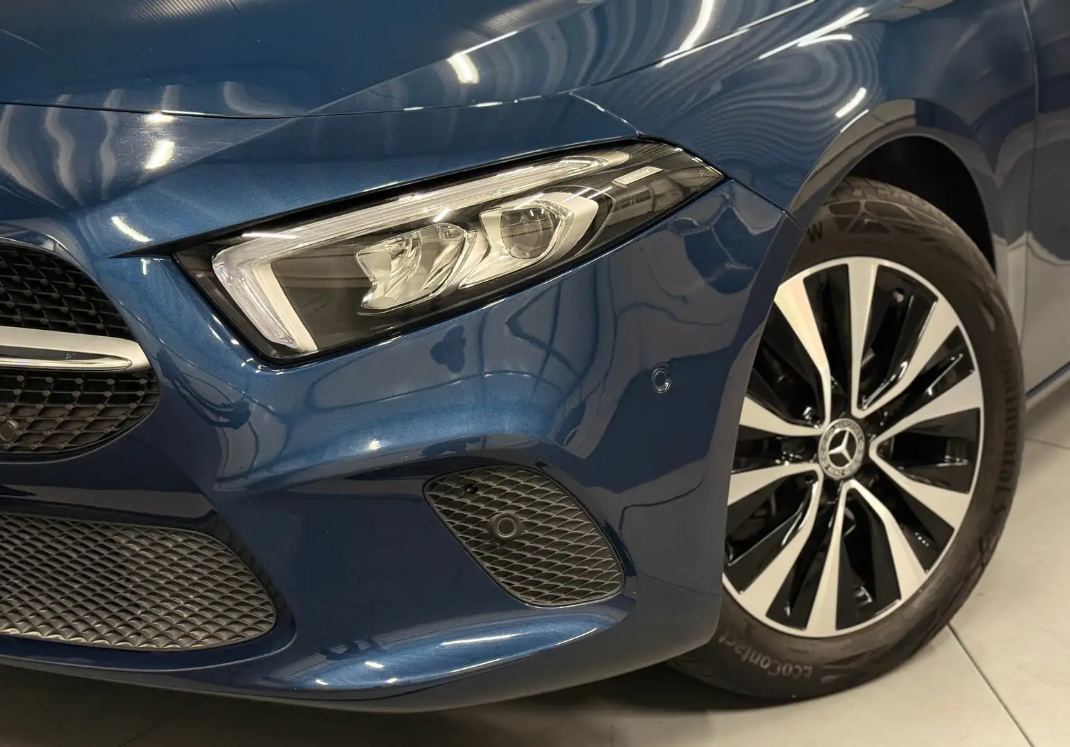 Mercedes-Benz A 200 Lim. 4Matic *PANORAMA*LEDER*KAMERA*LED High* Blauw - 2