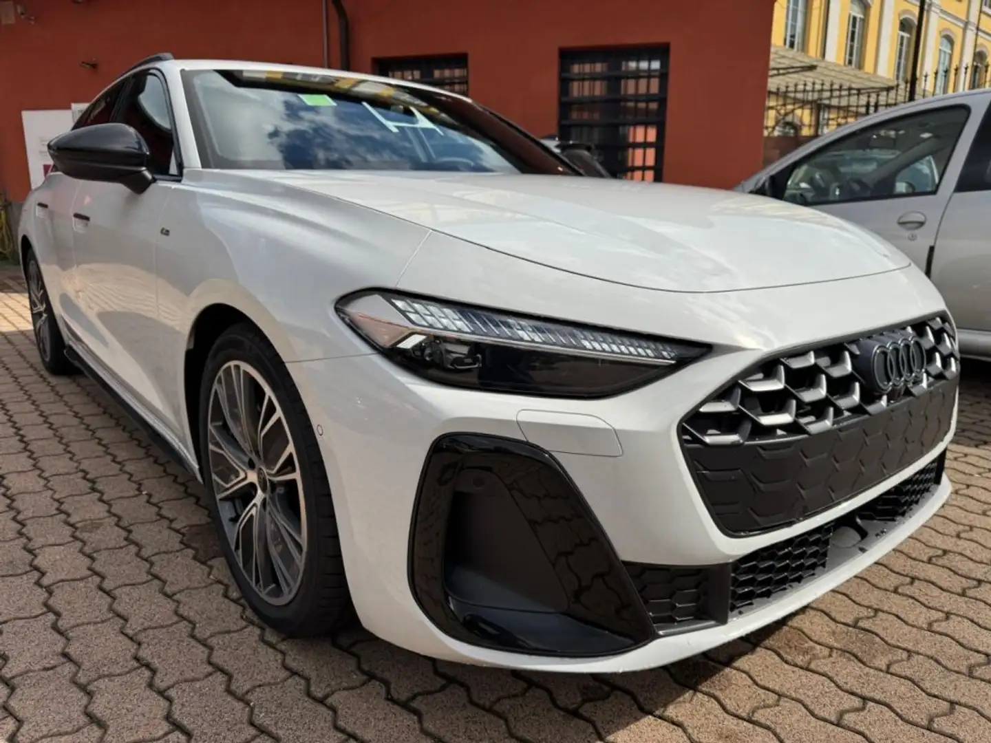 Audi A5 Avant TFSI 204CV S tronic S Line edition Bianco - 2