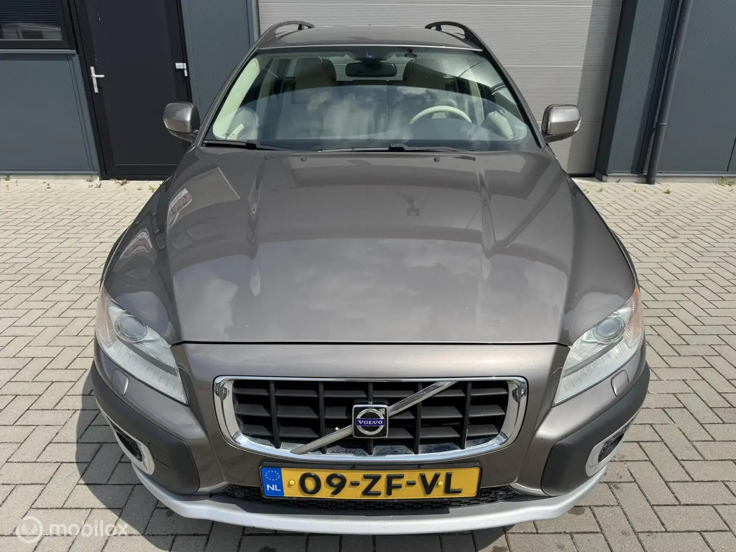 Volvo XC70 2.4 D5 Summum Grijs - 2