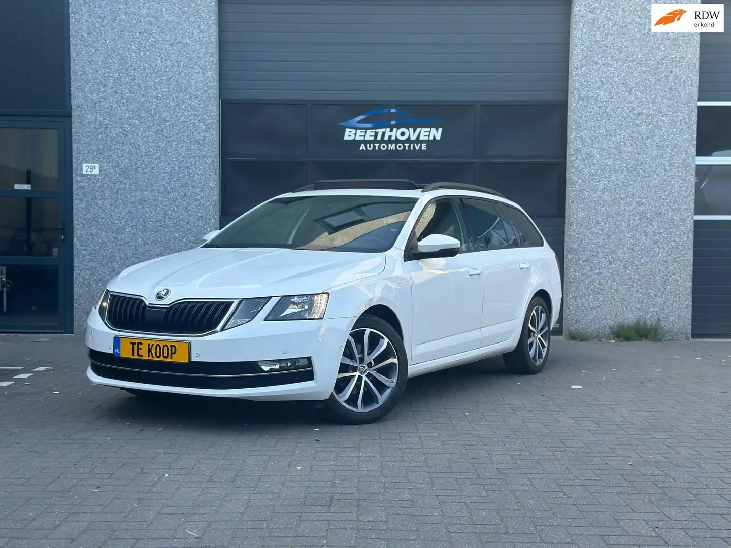 Skoda Octavia 1.5 TSI Greentech Business Edition Weiß - 1