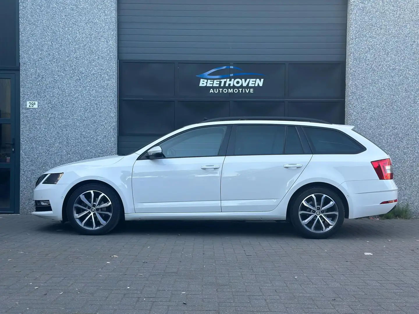Skoda Octavia 1.5 TSI Greentech Business Edition Weiß - 2