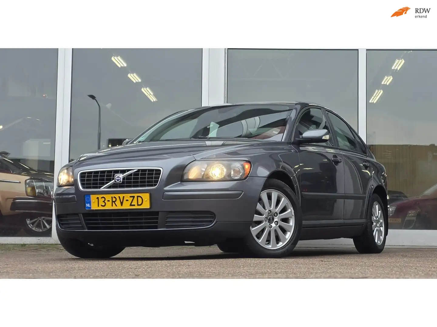 Volvo S40 2.4i Kinetic Automaat Trekhaak Mooi! Garantie Gris - 1