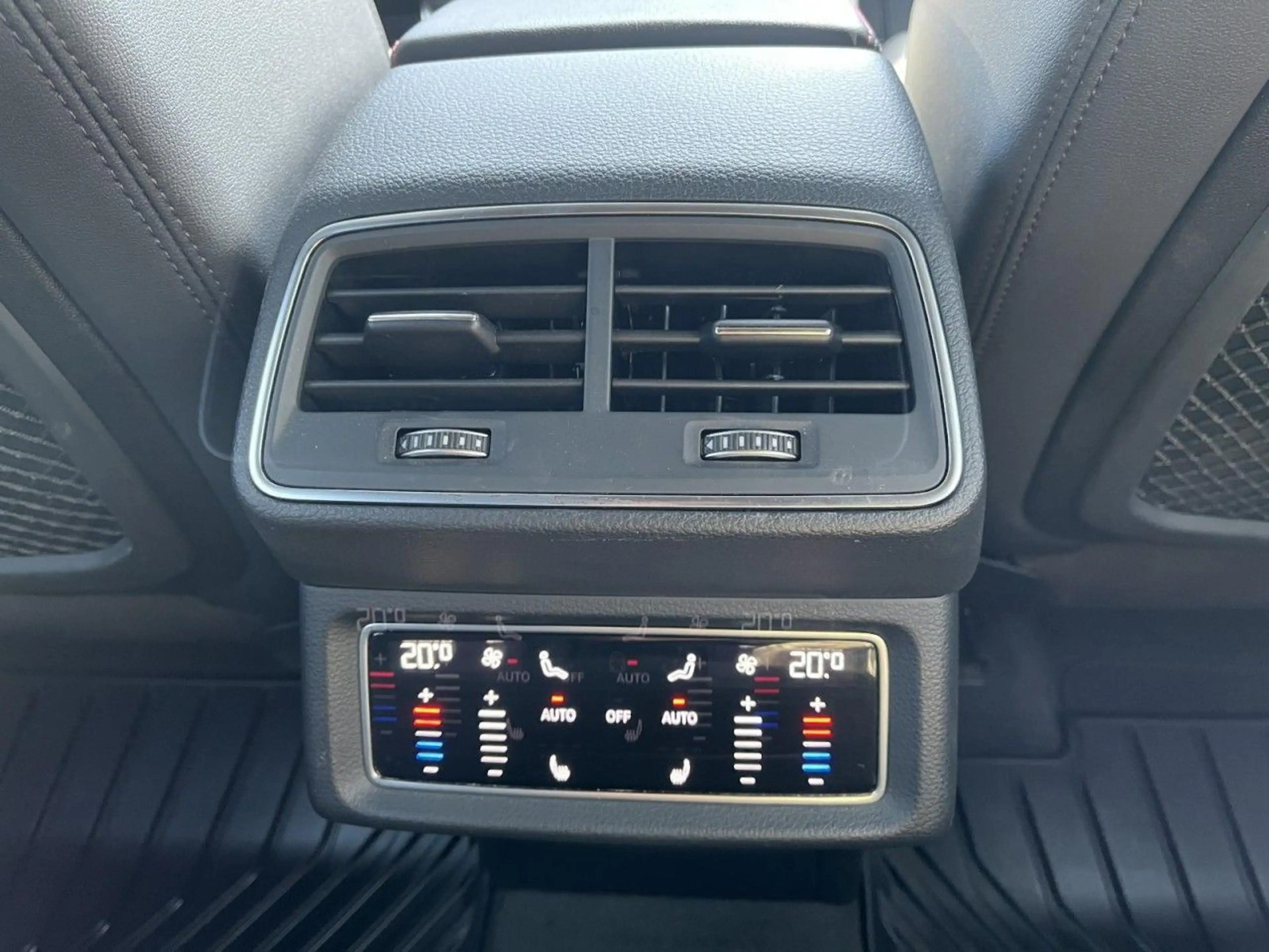 Audi Q8 e-tron 55 quattro S-Lline (MatrixLED+MMINavi+ — photo 12