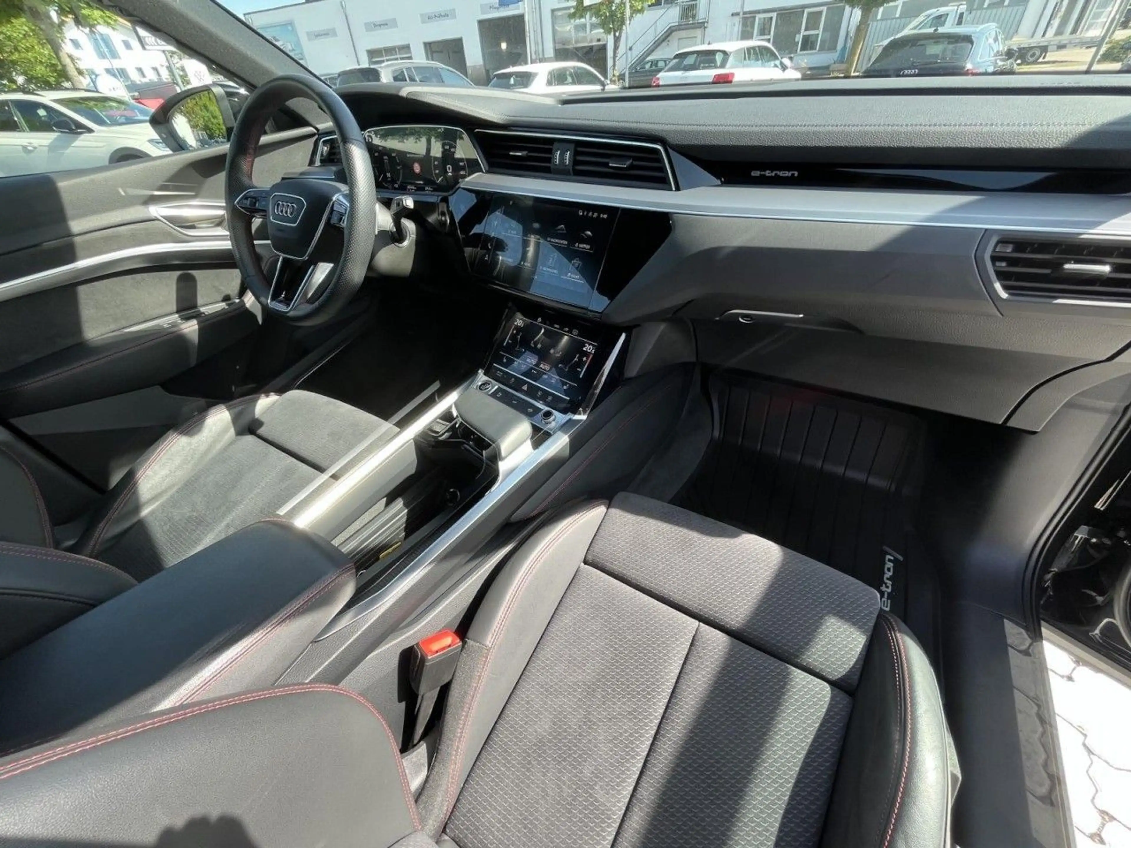 Audi Q8 e-tron 55 quattro S-Lline (MatrixLED+MMINavi+ — photo 15