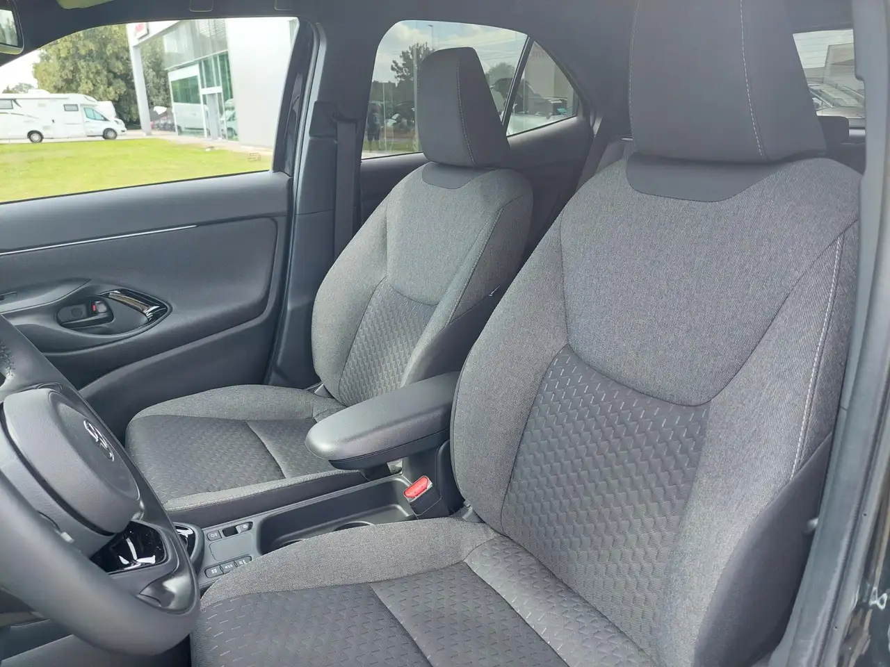 Toyota Yaris Cross 1.5 VVT-ie Hybrid 85kW Executive CVT, миниатюра 18