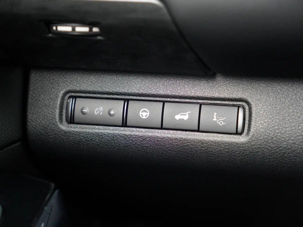 Nissan Pathfinder снимка Nissan Pathfinder