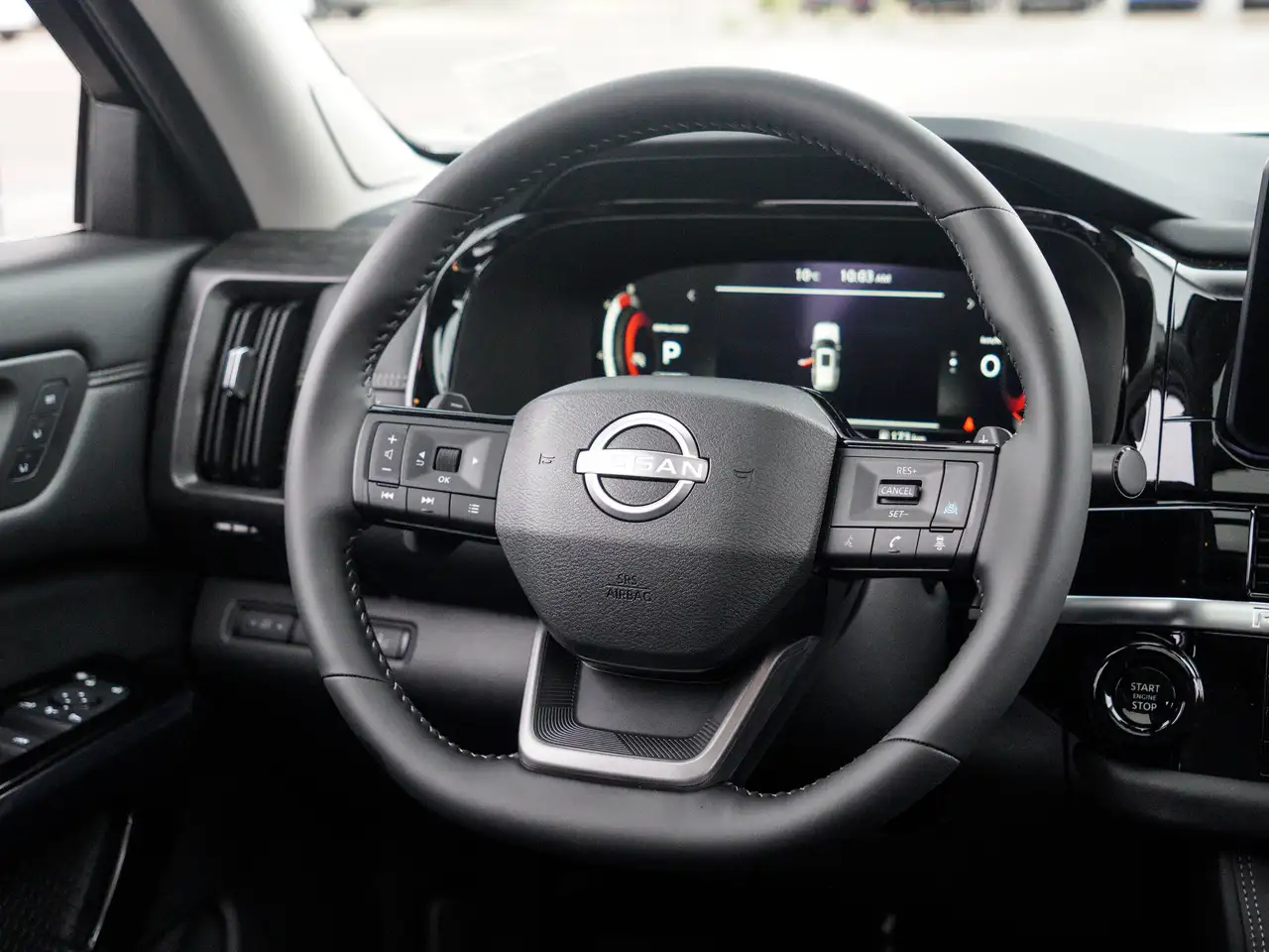 Nissan Pathfinder снимка Nissan Pathfinder