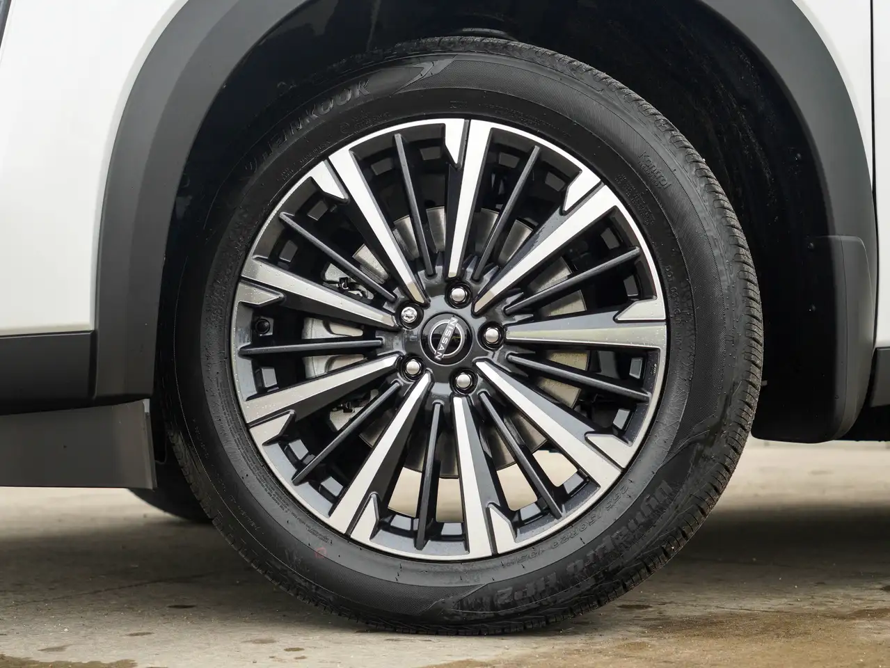 Nissan Pathfinder снимка Nissan Pathfinder