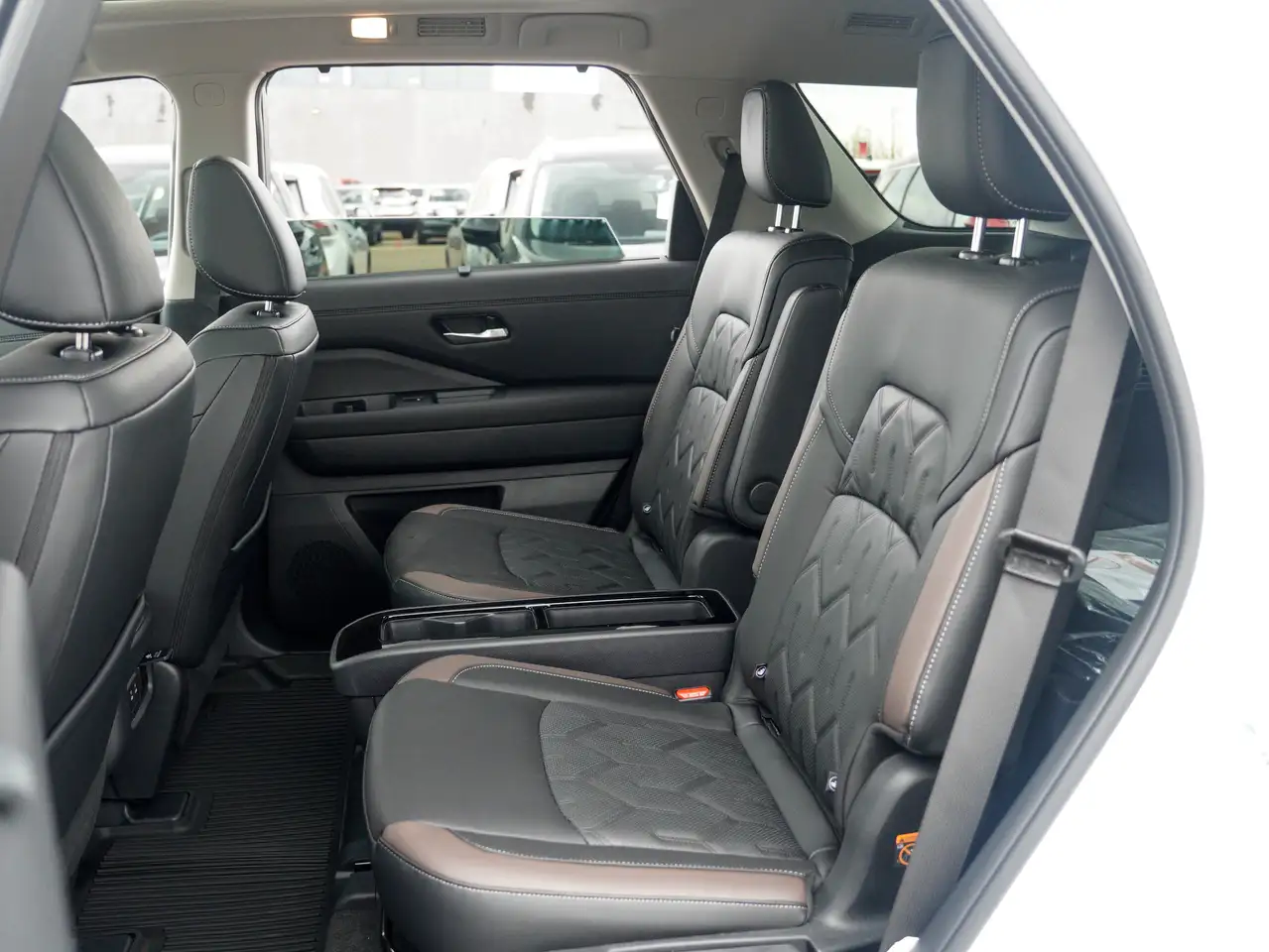 Nissan Pathfinder снимка Nissan Pathfinder