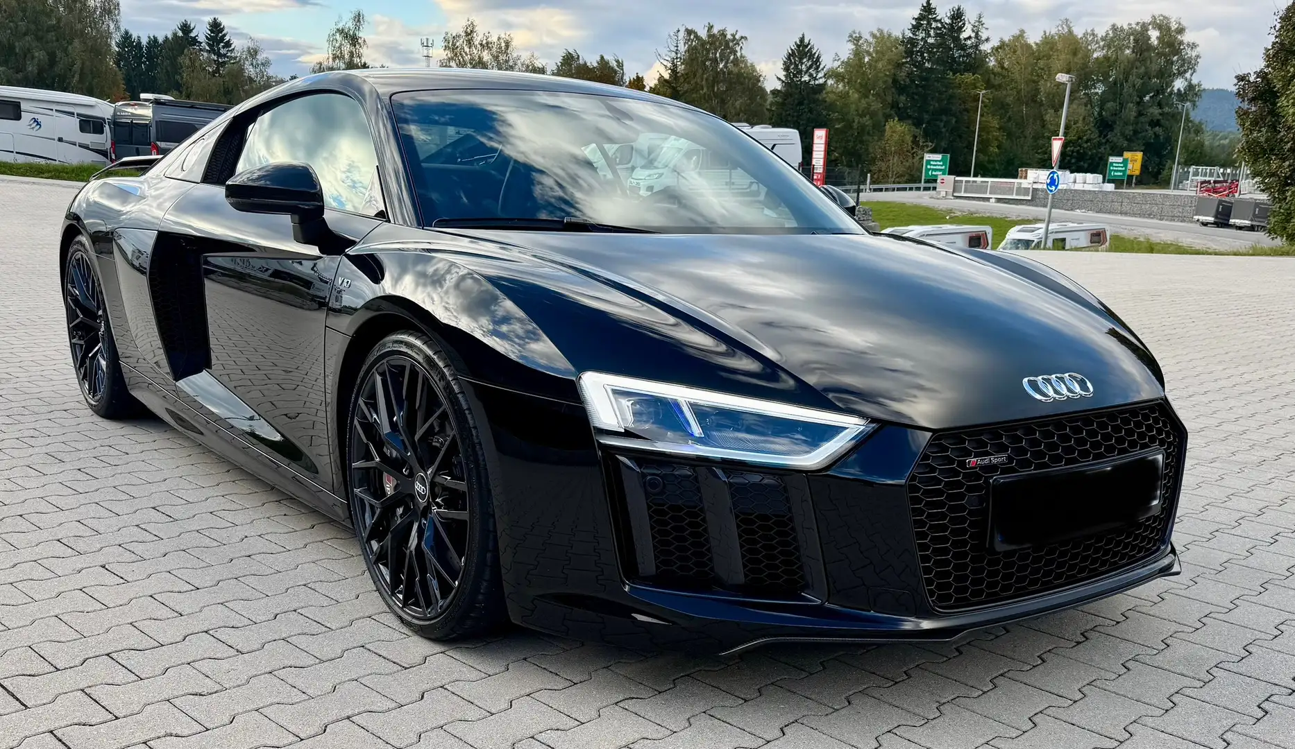 Audi R8 V10 plus 5.2 FSI quattro S tronic Schwarz - 1