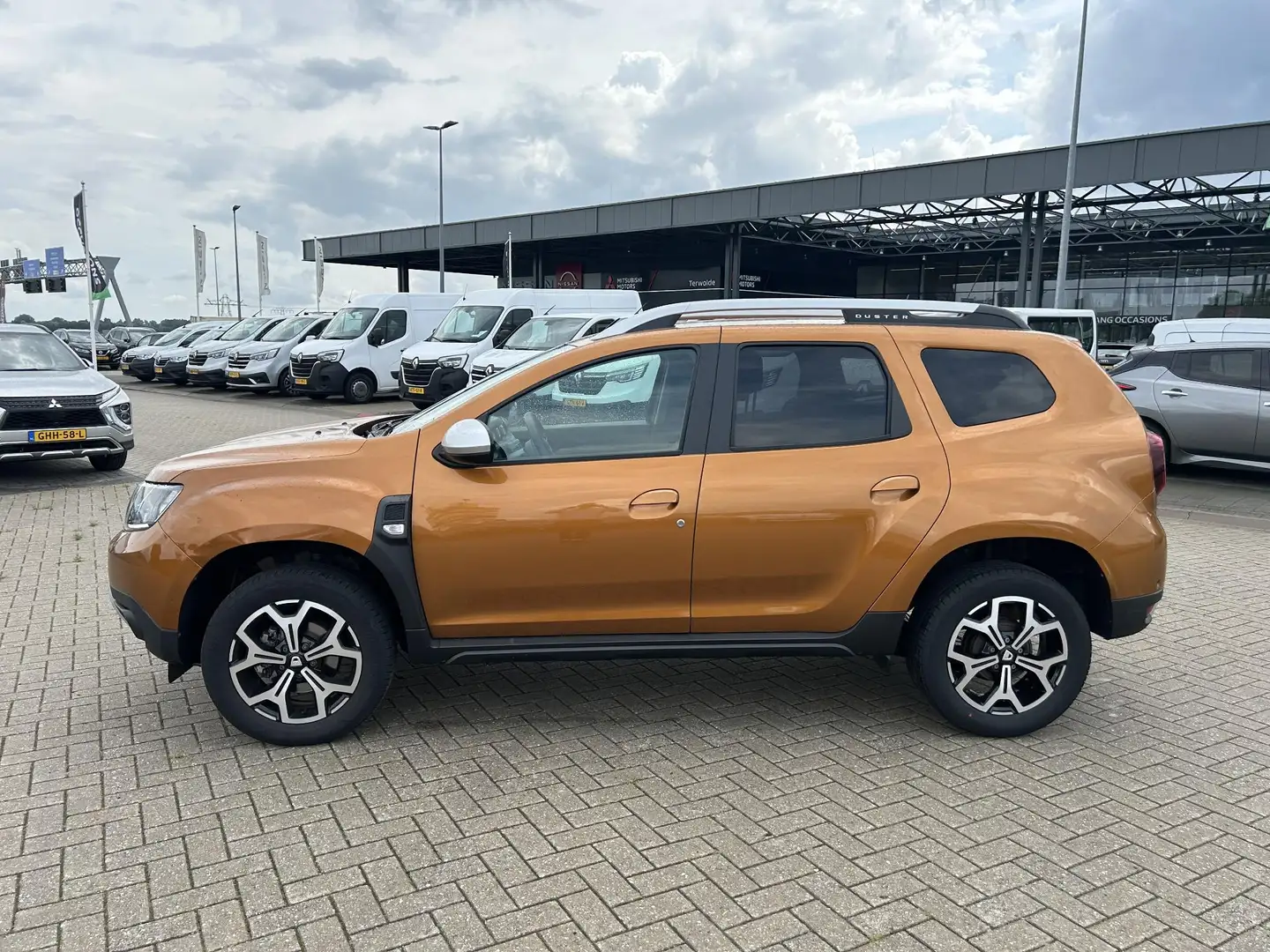 Dacia Duster 1.0 TCe Prestige | LED dagrijverlichting | Lichtme Oranje - 2
