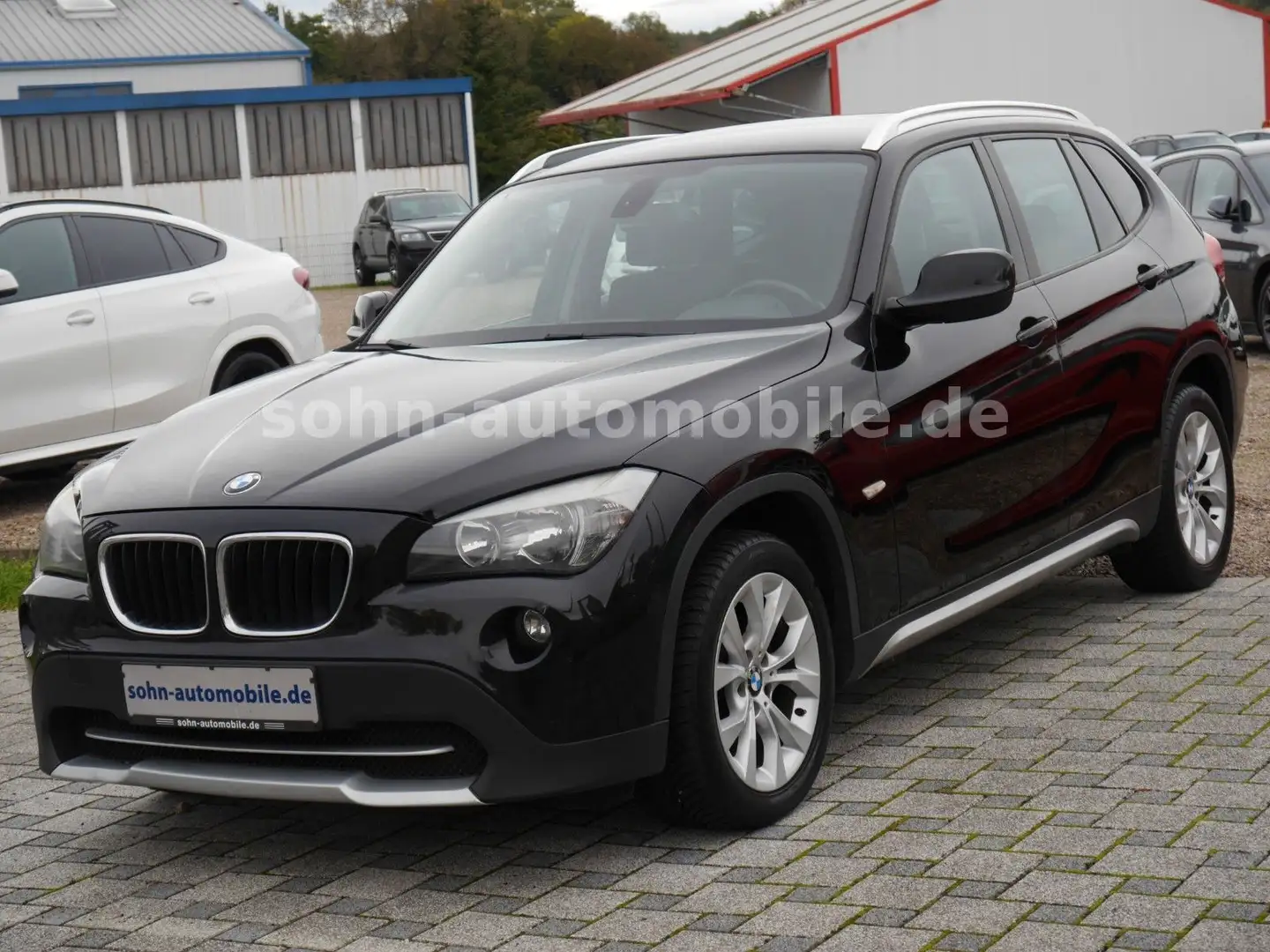 BMW X1 sDrive 18i X-Line Klima/SHZ/PDC/AHK/17" Nero - 2