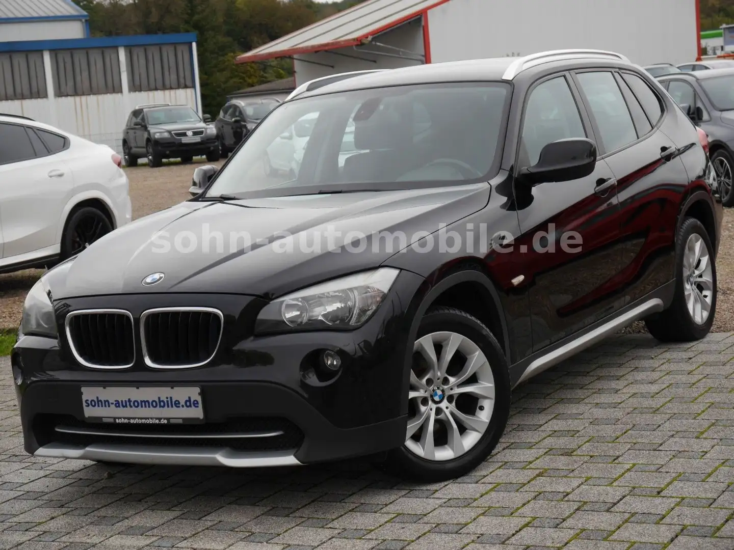 BMW X1 sDrive 18i X-Line Klima/SHZ/PDC/AHK/17" Nero - 1