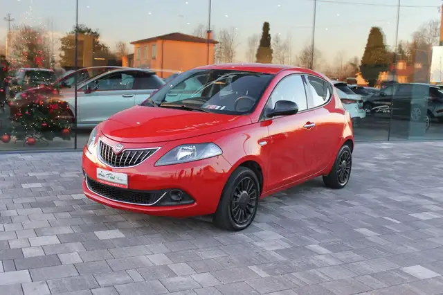 Lancia Ypsilon 1.0 FireFly 5 porte S&S Hybrid Ecochic Silver