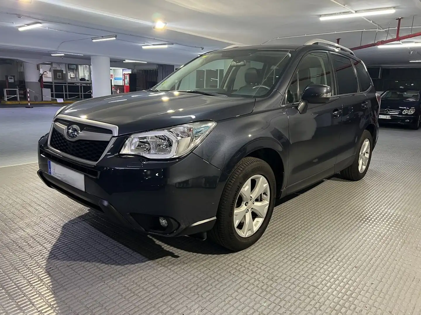 Subaru Forester Executive Plus. Gris - 1