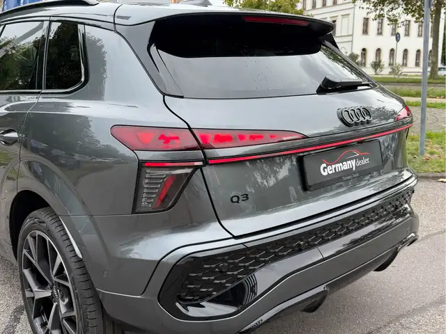 Audi Q3 view 10