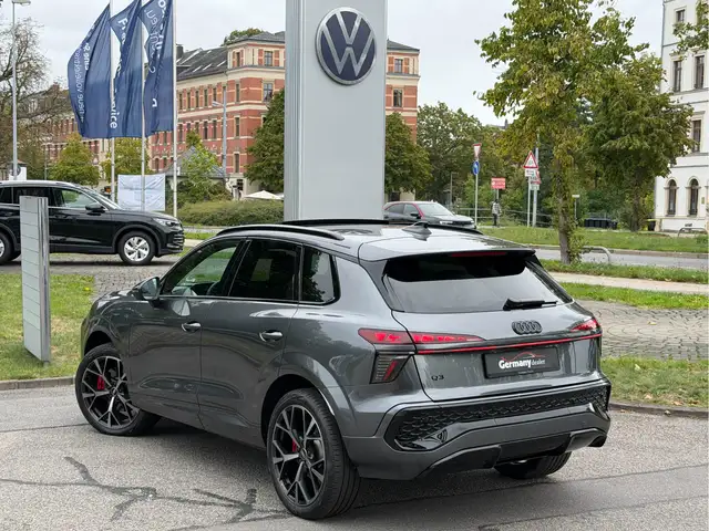 Audi Q3 view 12