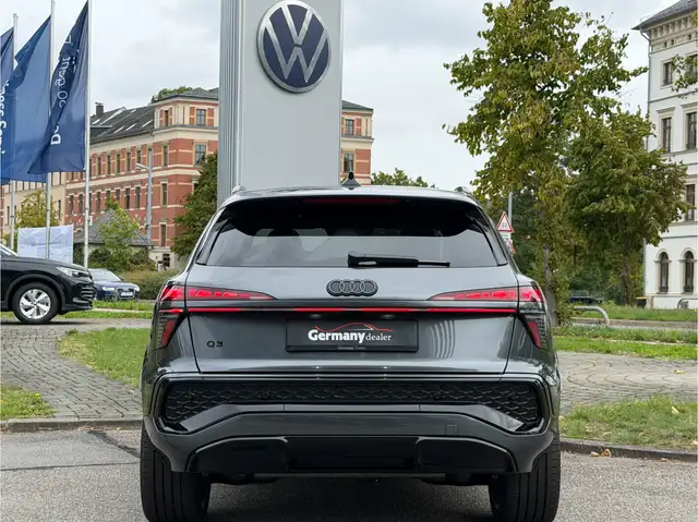 Audi Q3 view 15