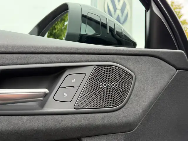 Audi Q3 view 20