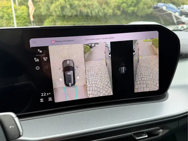 Audi Q3 view 28