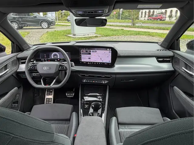 Audi Q3 view 18
