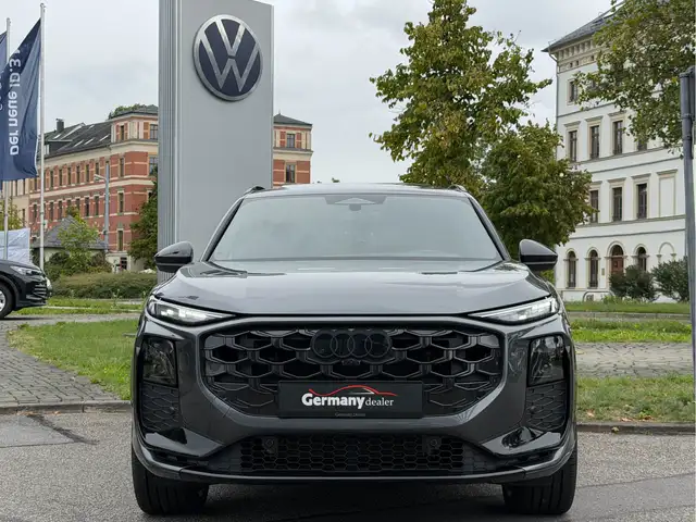 Audi Q3 view 14