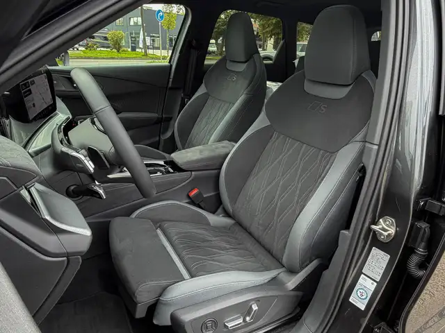 Audi Q3 view 23