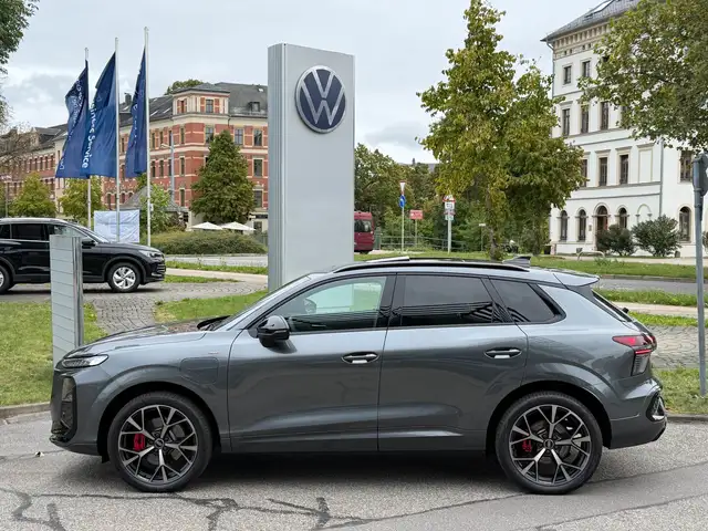 Audi Q3 view 3