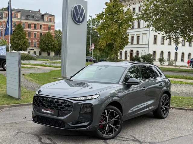 Audi Q3 view 11