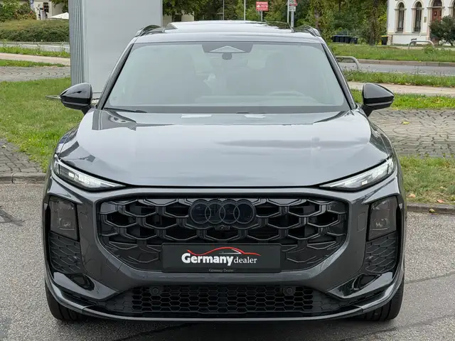 Audi Q3 view 7