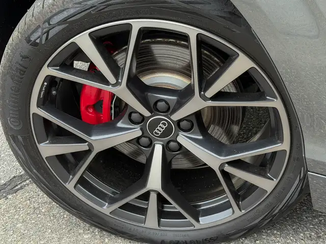 Audi Q3 view 16