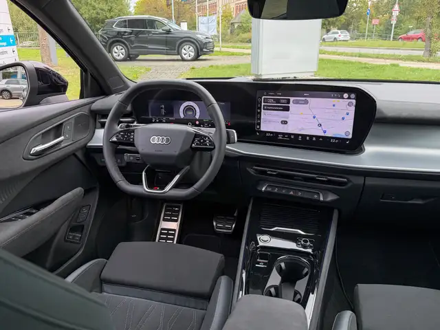 Audi Q3 view 24