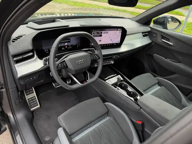 Audi Q3 view 21