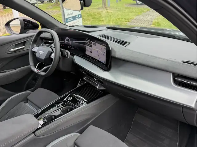 Audi Q3 view 30