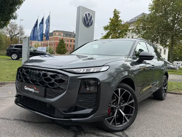 Audi Q3 view 6