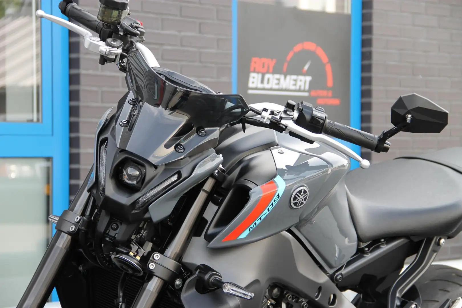 Yamaha MT-09 Grau - 2