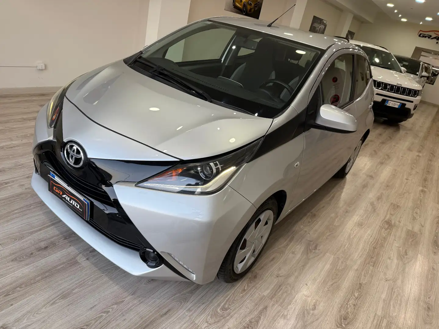 Toyota Aygo 1.0 VVT-i 69 CV 5 porte x-cite Zilver - 2