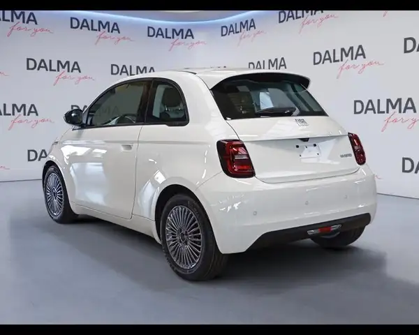 Fiat 500 view 3