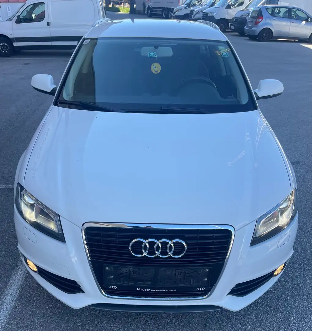 Audi A3 Audi A3 Sportback 8P, 1.6 TDI Weiß - 2