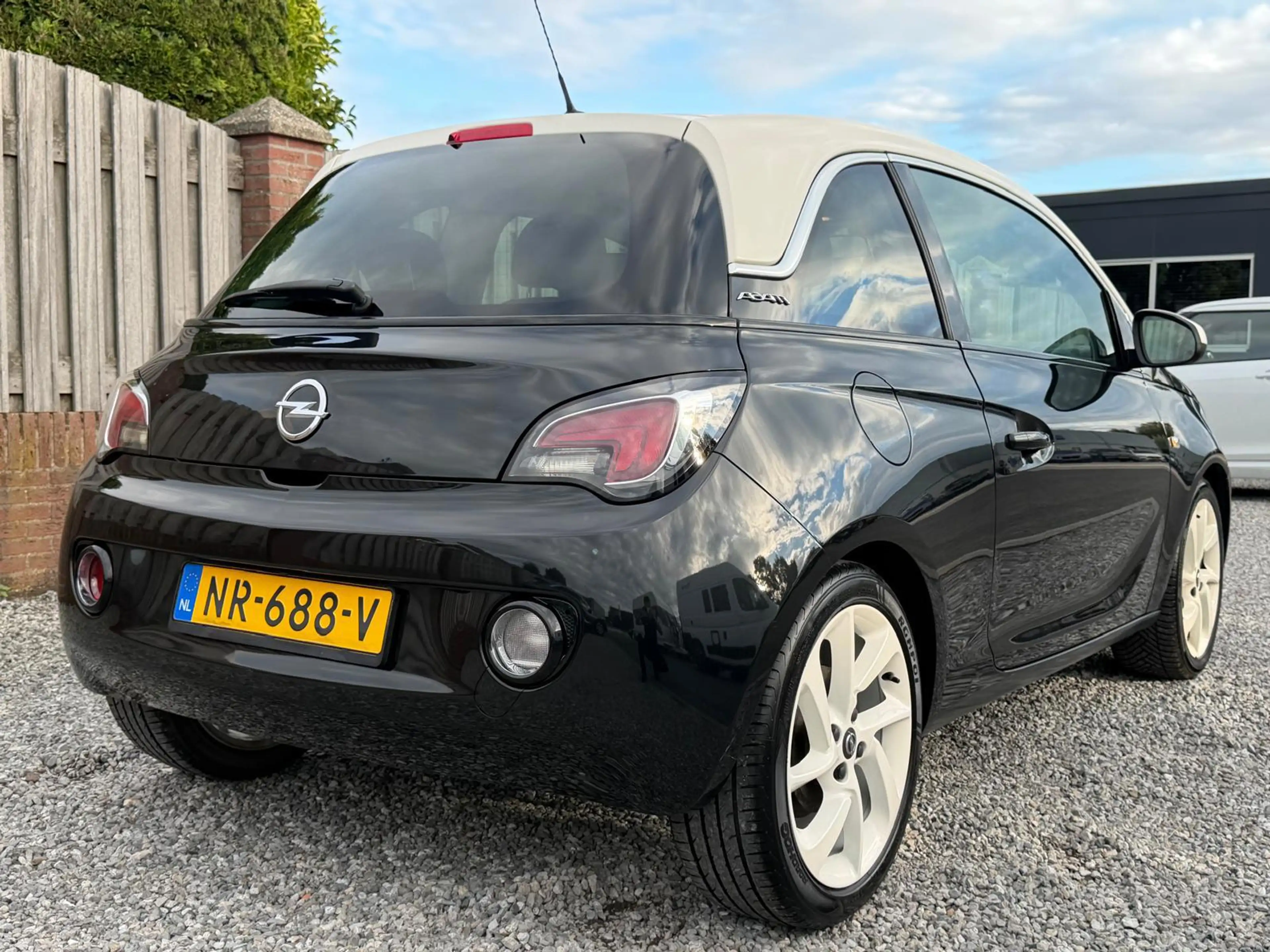 Opel Adam 1.4 Glam Favourite BLACK&WHITE EDITION CLIMATECONT — photo 6