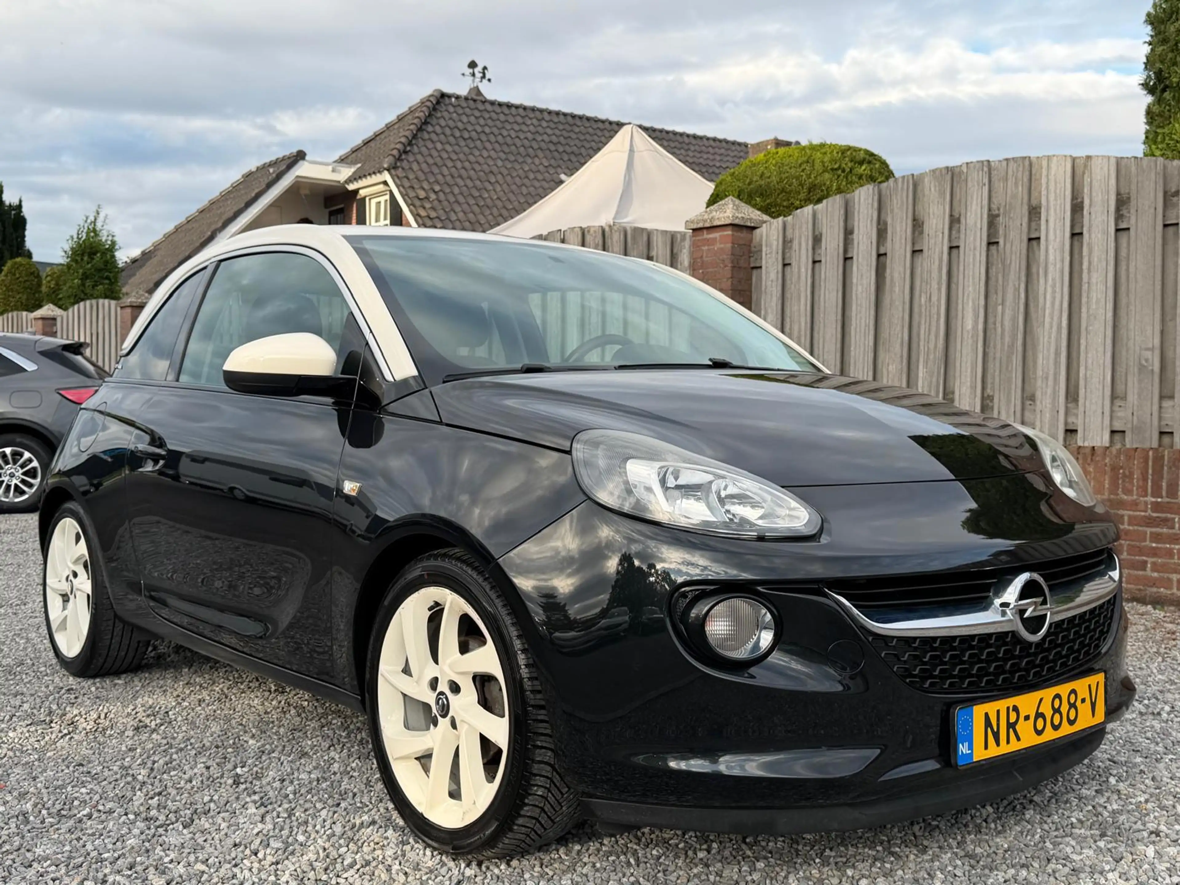 Opel Adam 1.4 Glam Favourite BLACK&WHITE EDITION CLIMATECONT — photo 8