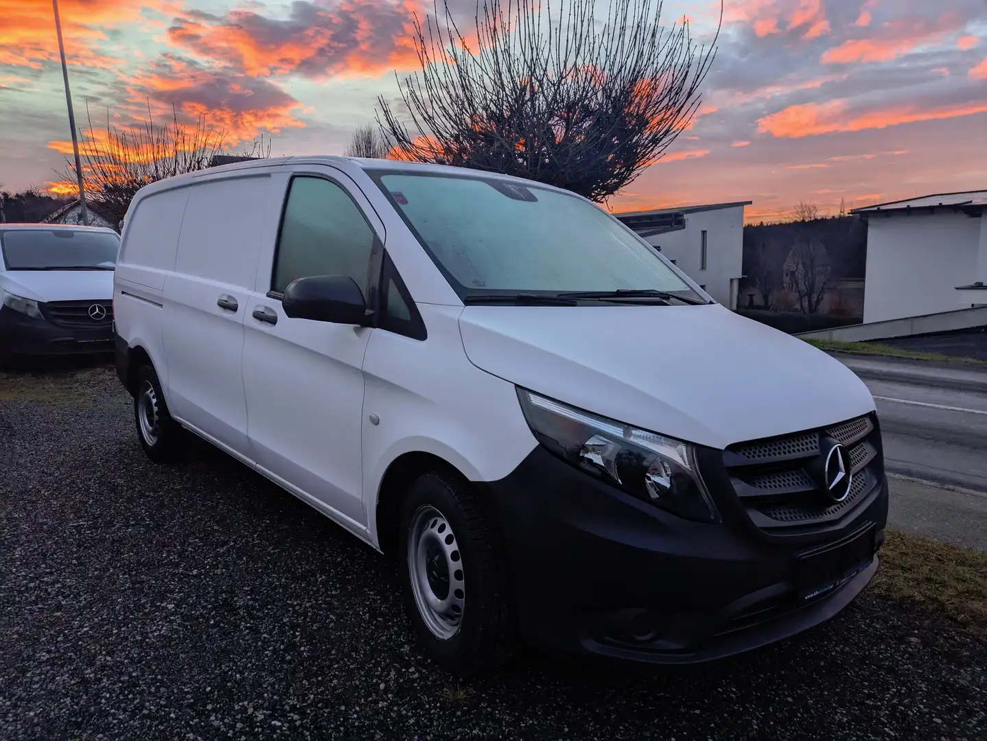 Mercedes-Benz Vito Vito Tourer Worker 110 CDI lang FWD Tourer Worker Weiß - 1