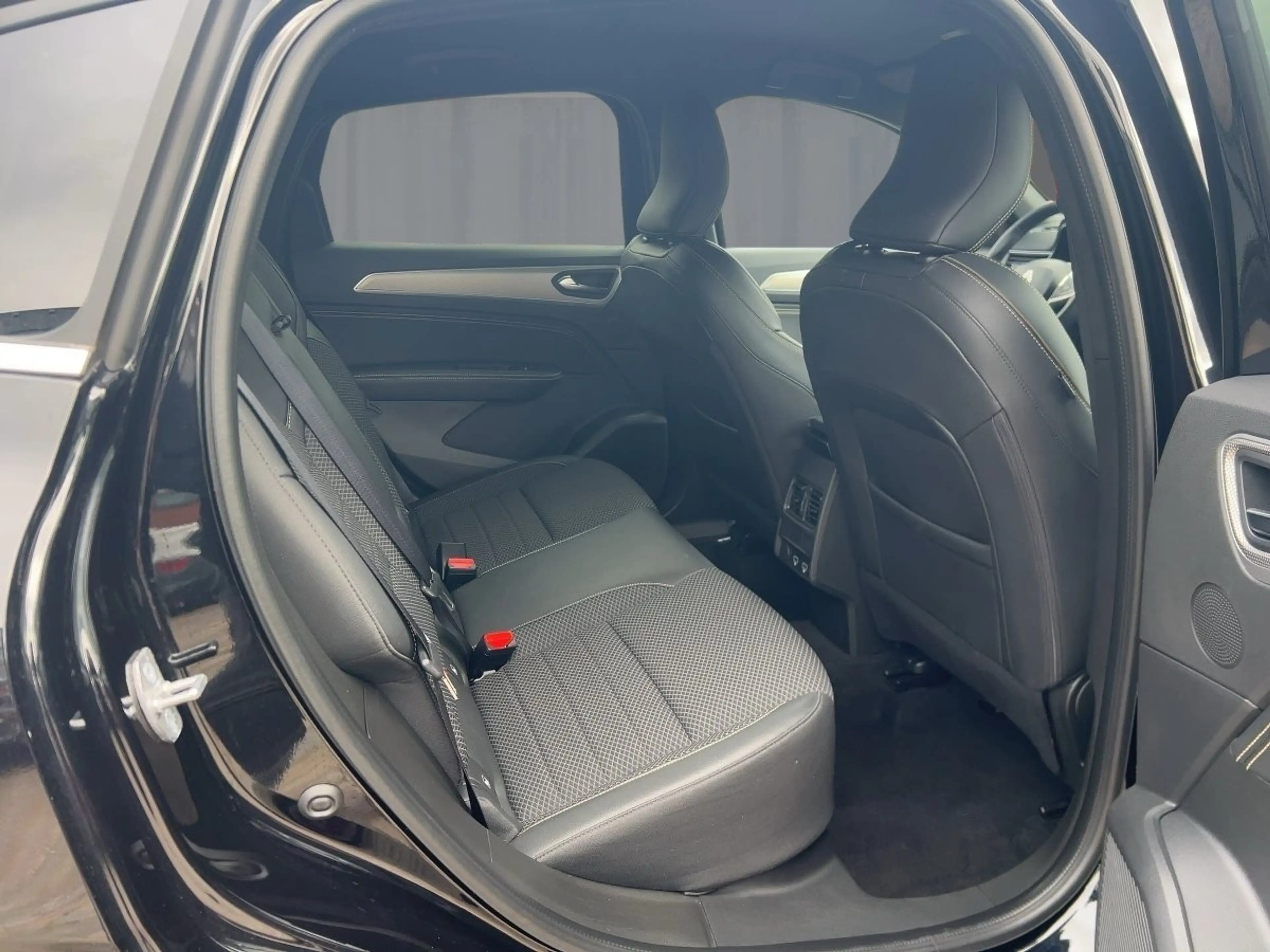 Renault Arkana 1.3 TCe 140 Mild-Hybrid Techno EU6e SHZ PDC — photo 9