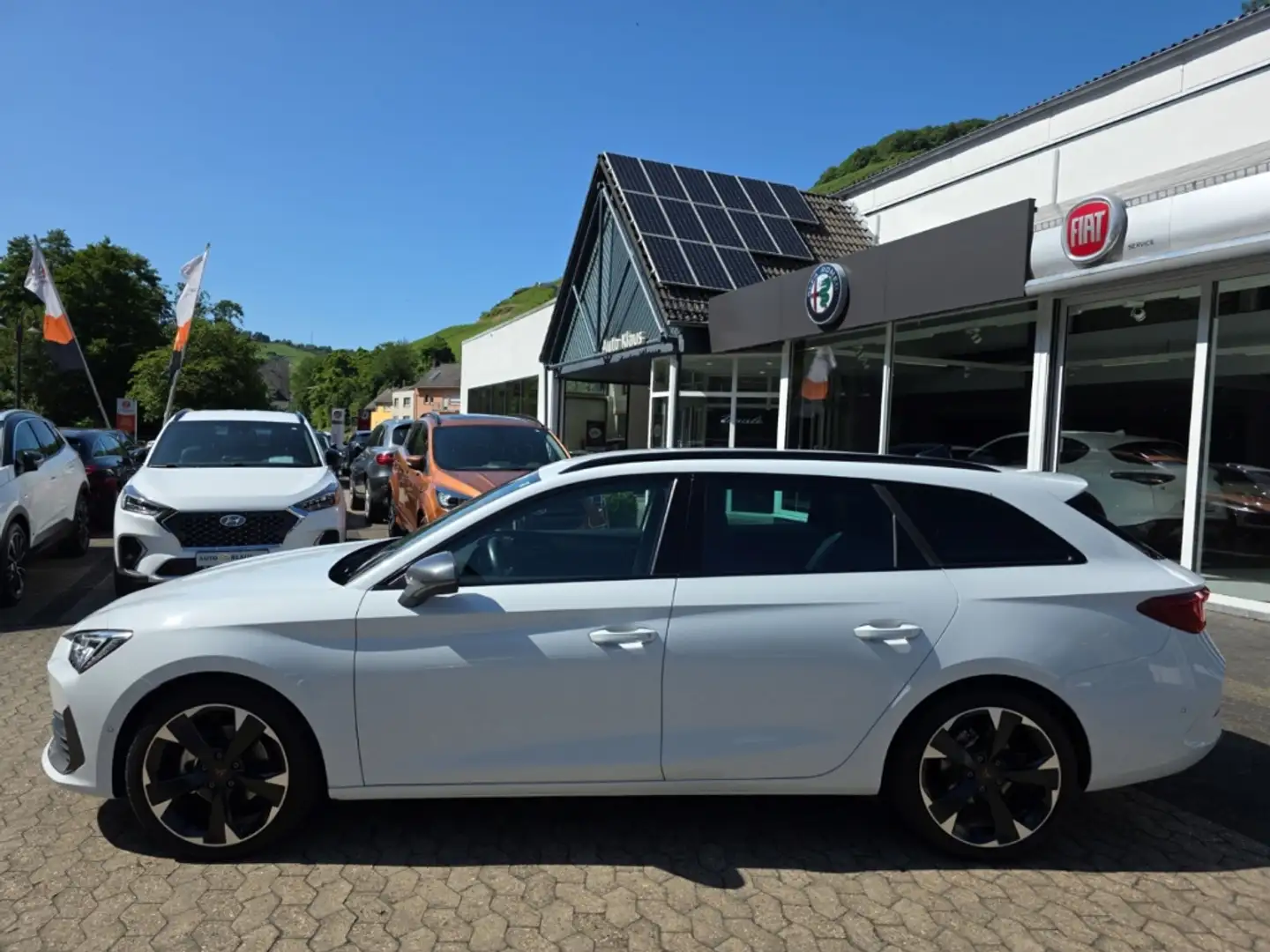 CUPRA Leon Sportstourer 1.5 eTSI CarPlay ACC Navi LED Weiß - 2