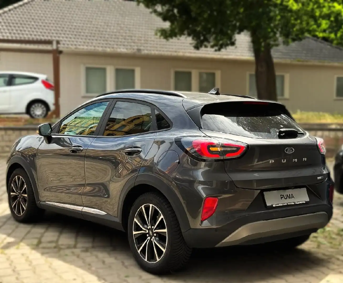 Ford Puma Titanium X Grau - 2
