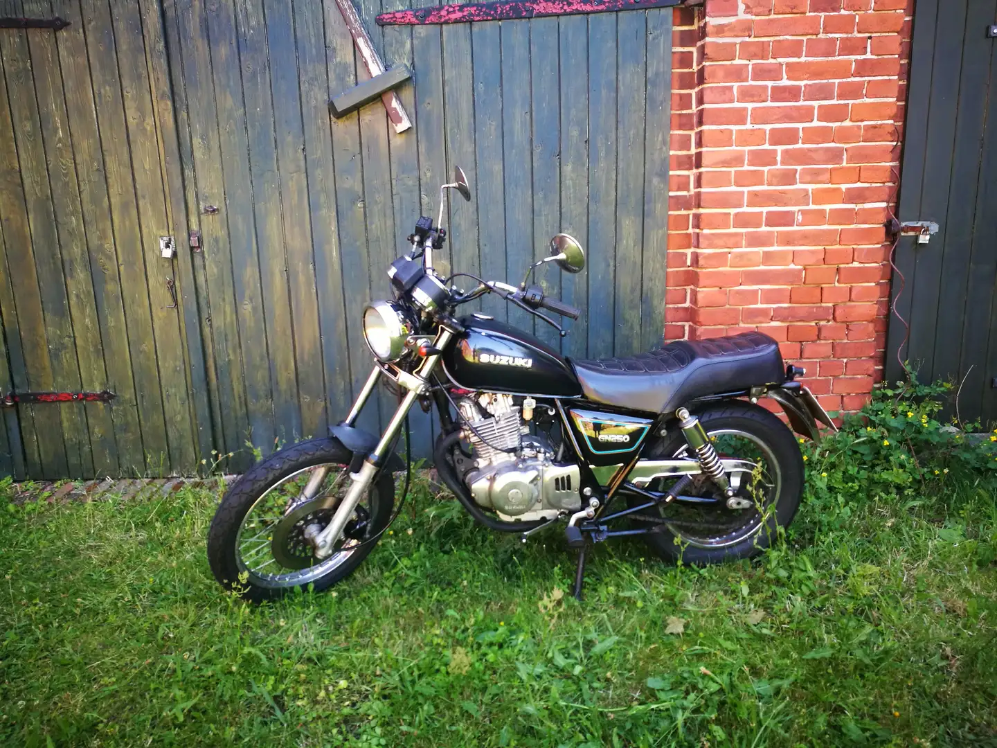 Suzuki GN 250 Zwart - 1