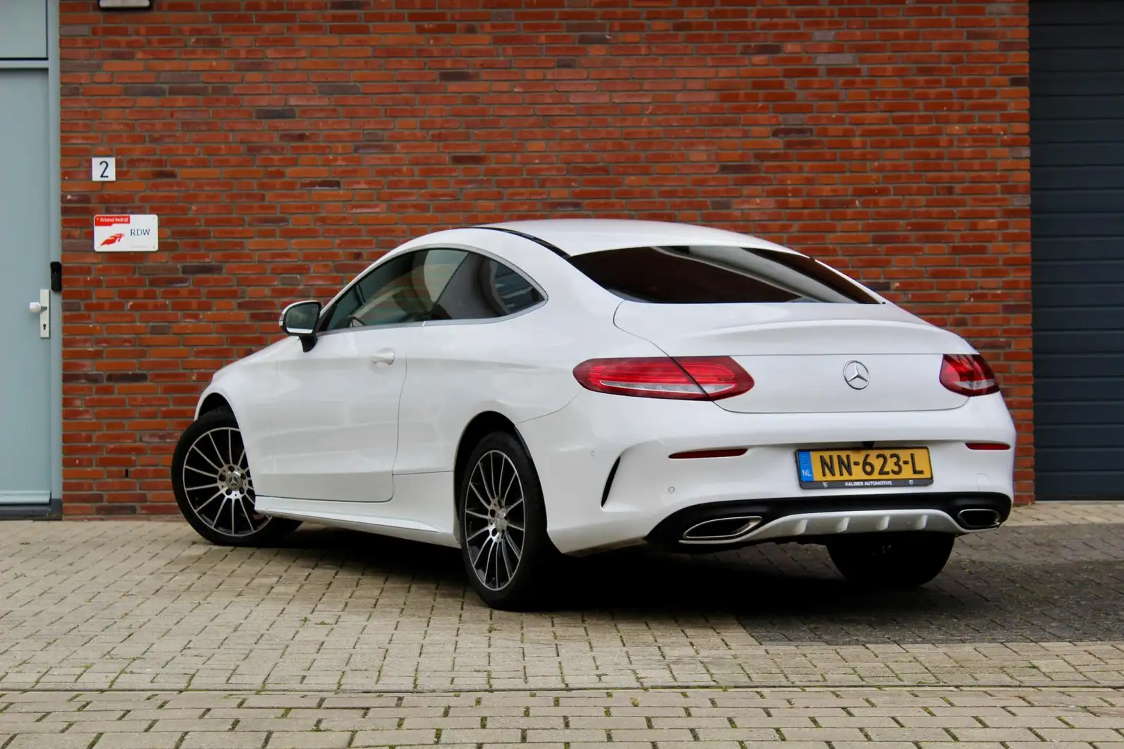 Mercedes-Benz C 180 Coupé AMG Edition 1 | Alcantara Wit - 2