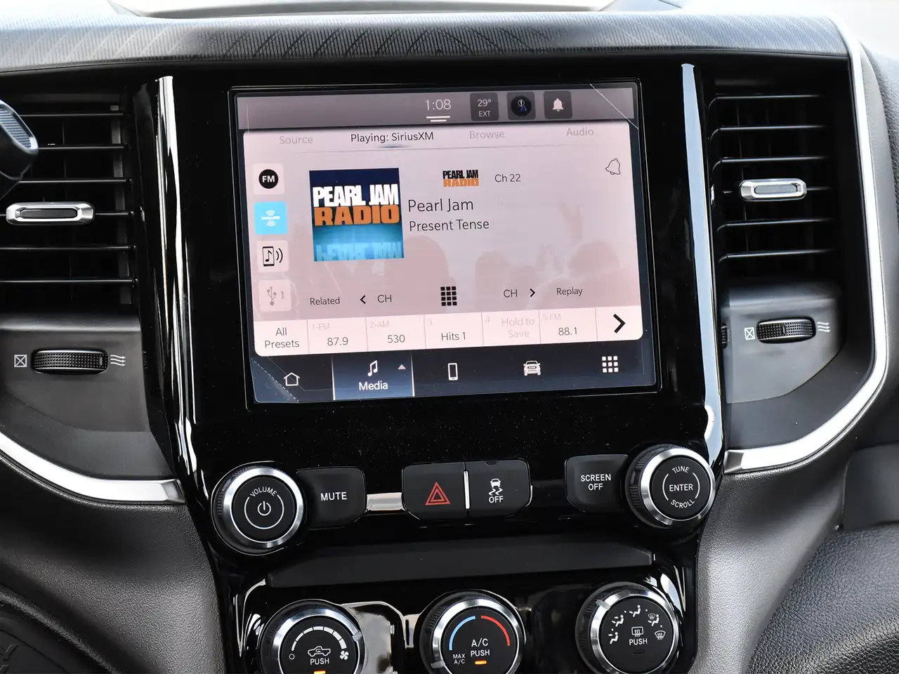 RAM 3500 снимка RAM 3500