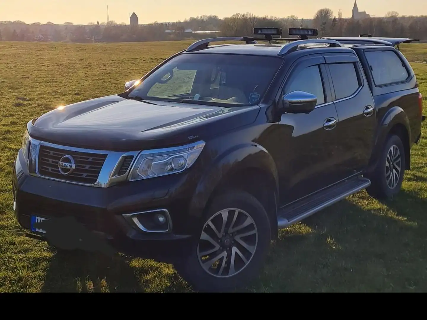 Nissan Navara Navara DC 4x4 EU6 S Schwarz - 1