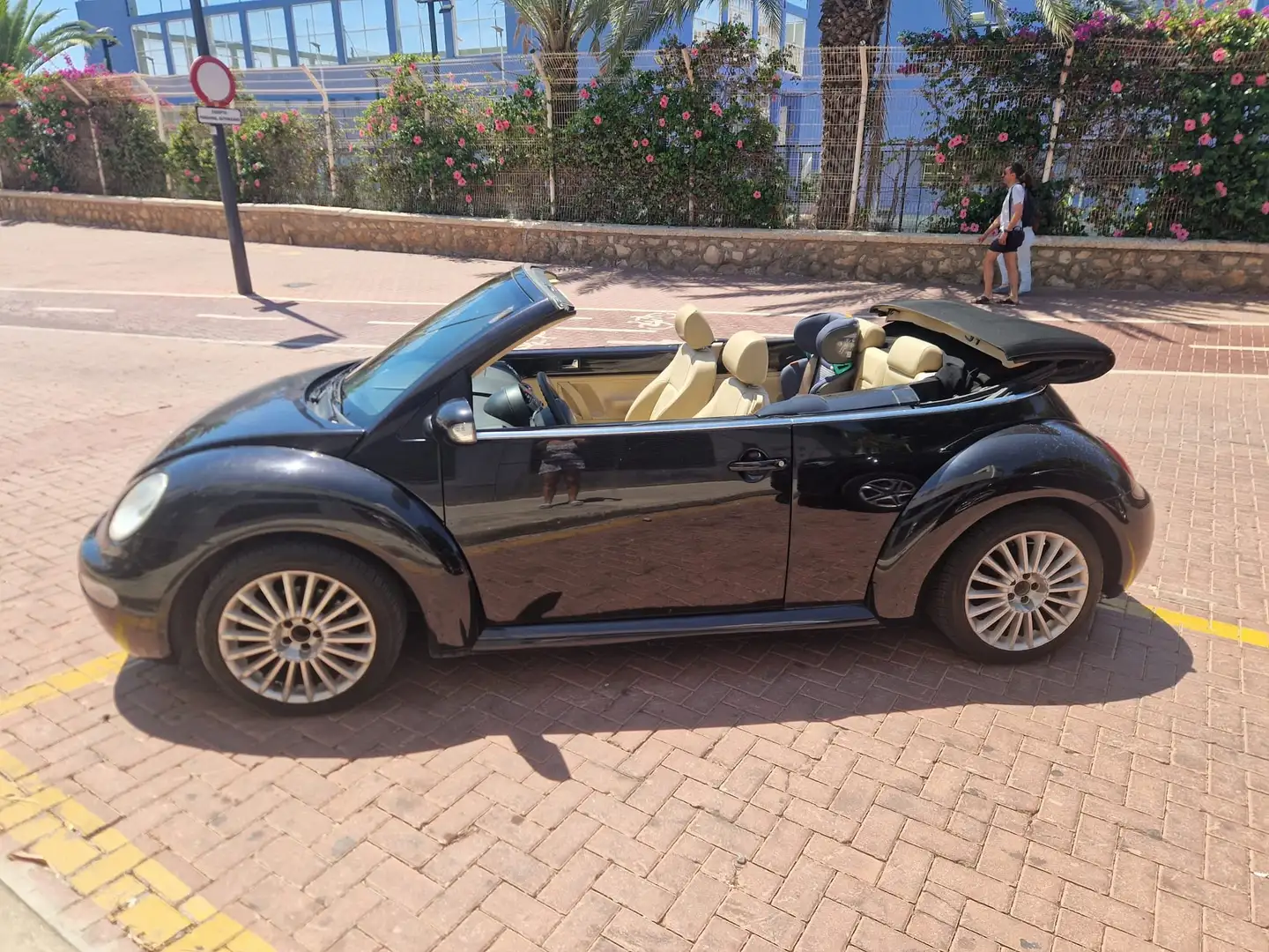 Volkswagen Beetle Beetle Cabrio 1.8 T Negro - 1